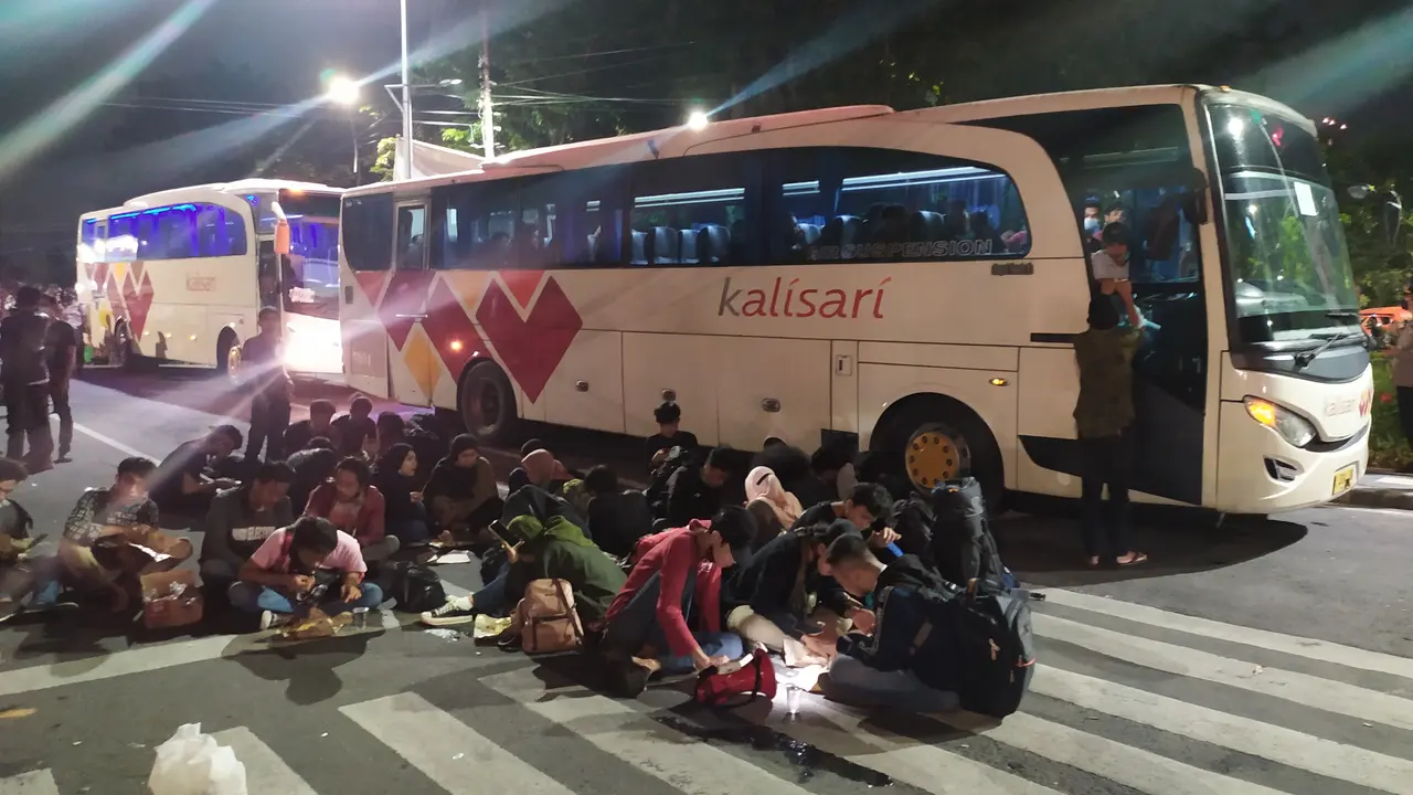 Kongres HMI di Surabaya ricuh. (Dian Kurniawan/Liputan6.com)