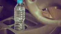 Bahaya Meninggalkan Air Kemasan di Dalam Mobil 
