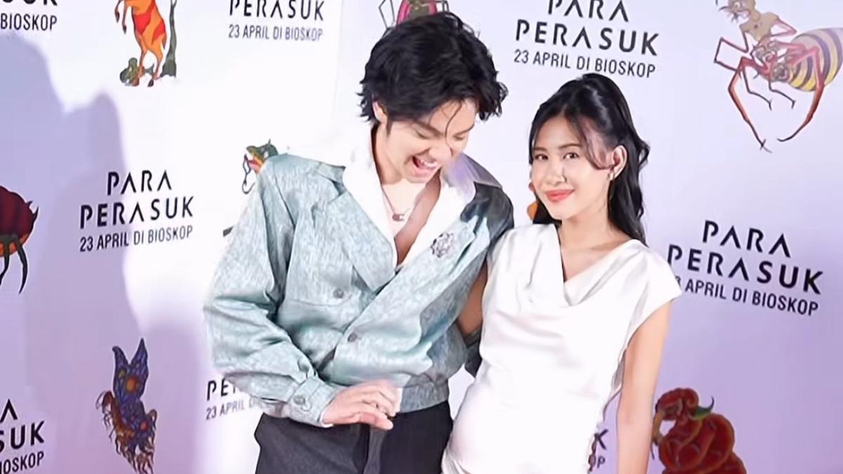 Pesona Ibu Hamil Terpancar, Shenina Cinnamon Tampil Dibalut Busana Putih saat Dukung Angga Yunanda di Film Para Perasuk