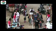 Meski merasa khawatir, para wisatawan ini meyakini pelayaran menuju tempat obyek wisata masih aman. Mereka mengaku juga terus memantau informasi cuaca dari instansi resmi pemerintah.