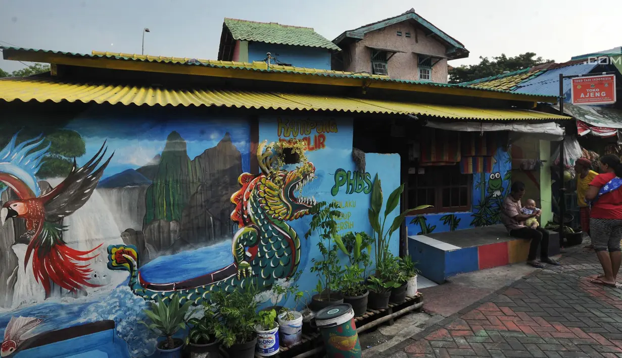 Penampakan rumah warga yang ada di Kampung Bekelir, Jalan Perintis Kemerdekaan, Kota Tangerang, Banten, Selasa (17/4). Kampung Bekelir pada 10 tahun lalu merupakan kawasan yang kumuh. (Merdeka.com/Arie Basuki)
