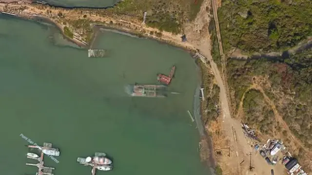 Penampakan kapal karam melalui Google Earth.
