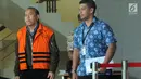 Tersangka kontraktor Susilo Prabowo usai menandatangani berkas P21 di Gedung KPK, Jakarta, Jumat (3/8). Susilo segera disidangkan terkait dugaan suap pada Wali Kota Blitar M Samanhudi Anwar dan Bupati Tulungagung Syahri Mulyo. (Merdeka.com/Dwi Narwoko)