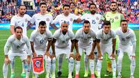 Timnas Cile sebelum menghadapi Rusia pada laga persahabatan di Moskow, 9 Juni 2017. (AFP/Natalia Kolesnikova)