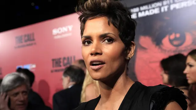 Rahasia Awet Muda Halle Berry Ada dalam Makanan Ini (Joe Seer/Shutterstock)