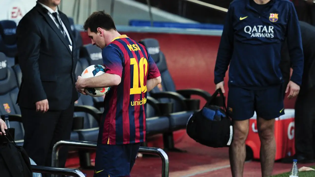 Messi Bawa Pulang Bola