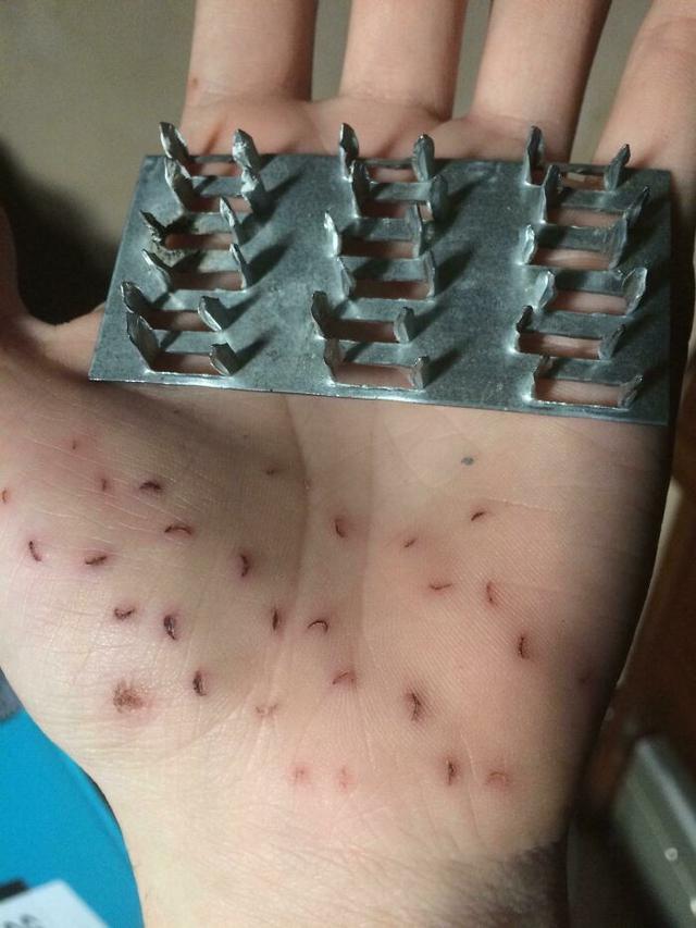 7 Potret Orang Saat Alami Hari yang Buruk di Tempat Kerja