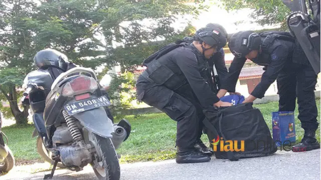 Densus 88 Geledah BEM FISIP Universitas Riau