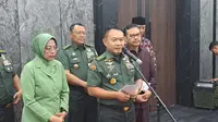 Kepala Staff TNI AD (Angkatan Darat) Jenderal TNI Dudung Abdurrahman memastikan bahwa hukuman kepada paspampres yang menculik dan membunuh pemuda Aceh Imam Masykur akan lebih berat. (Merdeka)
