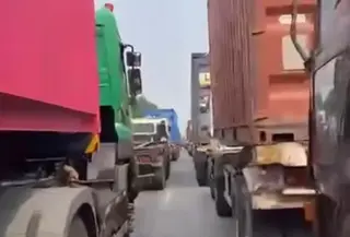 Macet di Jalan Cakung-Cilincing