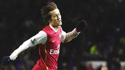 Reaksi dari gelandang Arsenal, Tomas Rosicky sehabis mencetak gol menghadapi Everton di Liga Premier di Goodison Park, Liverpool, 29 Desember 2007. AFP PHOTO/PAUL ELLIS