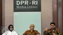 Ki-ka: Kepala BPHN Kemenkumham Enny Nurbaningsih, Pakar Hukum Pidana UI Akhyar Salmi dan Anggota Komisi III DPR Nasir Djamil saat diskusi revisi UU KUHP di Gedung DPR, Jakarta, Selasa (15/3/2016). (Liputan6.com/Johan Tallo)