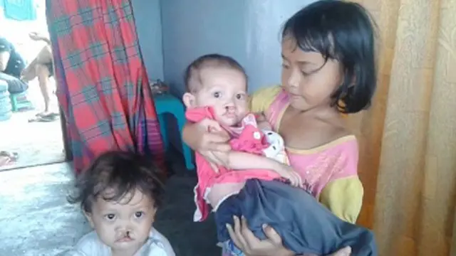 VIDEO: Pergi dengan Pria Lain, Ibu Tinggal 3 Anak di Kolam Ikan