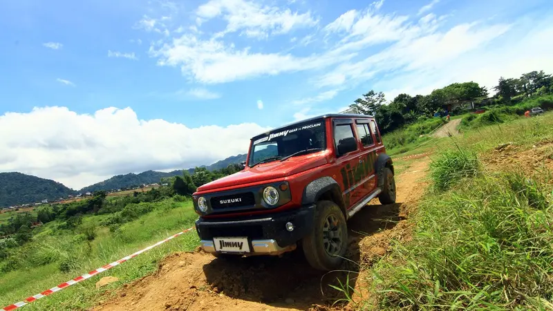 Suzuki Jimny 5 pintu