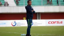 Jafri Sastra saat melatih PSIS. (Bola.com/Ronald Seger Prabowo)