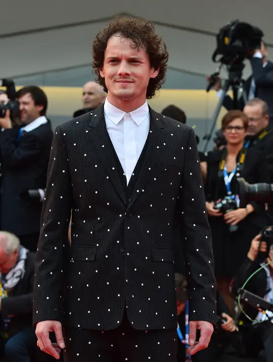 Diperkirakan, saat tiba di rumahnya pada pukul 01:00 waktu setempat, Yelchin keluar dari mobilnya di jalan masuk ke rumahnya untuk istirahat. Diduga Yelchin lupa memasang rem tangan pada mobilnya. (AFP/Bintang.com)