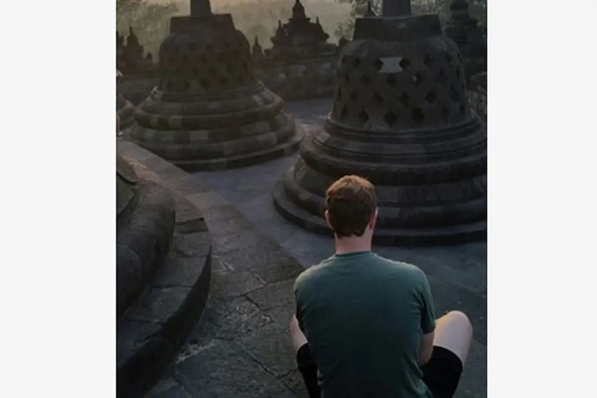 Mark Zuckerberg Nongkrong di Candi Borobudur