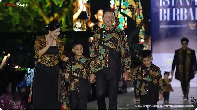 12 Potret Artis Hadiri Acara Istana Berbatik, Tampil Memukau di Catwalk