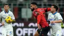 Kerja keras AC Milan baru membuahkan hasil pada menit ke-43. Luka Jovic sukses membawa AC Milan memimpin 1-0 sampai turun minum. (AP Photo/Luca Bruno)