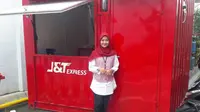 Saat ini terdapat 33 drop point SPBU di Jakarta, dengan desain minimalis berupa kontainer dan branding J&T Express.