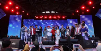 Pada Sabtu, 30 Juni 2018, tiga sinetron unggulan SCTV yaitu Anak Langit, Siapa Takut Jatuh Cinta, dan Seleb menggelar meet and greet guna menyapa para penggemarnya. (Daniel Kampua/Bintang.com)