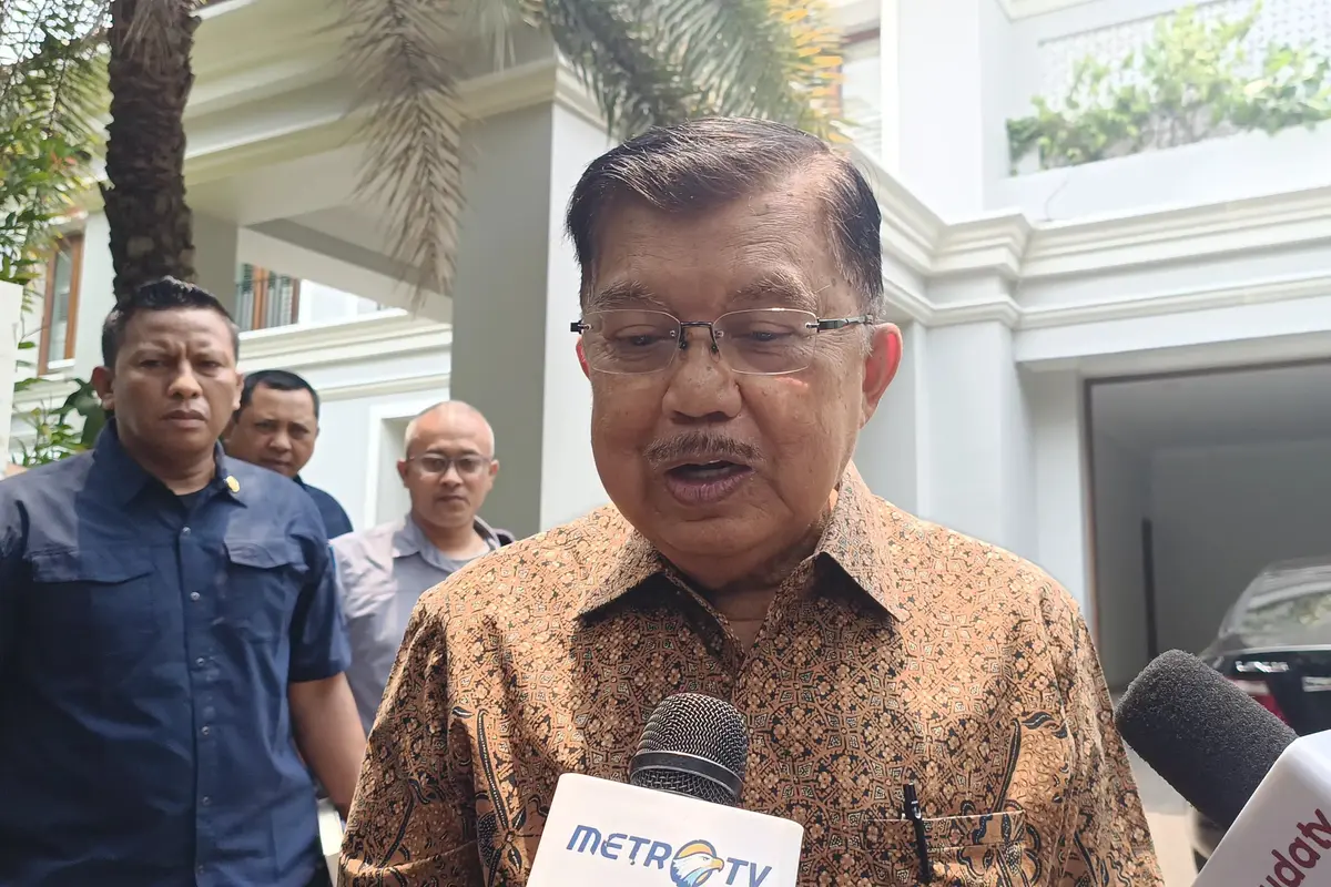 Wakil Presiden ke-10 dan ke-12 Jusuf Kalla alias JK menilai bantuan militer Indonesia ke Palestina untuk melawan serangan Israel memiliki kendala tersendiri. Itulah top 3 news hari ini.