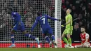 Striker Chelsea, Tammy Abraham, merayakan gol yang dicetaknya ke gawang Arsenal pada laga Premier League di Stadion Emirates, London, Minggu (29/12). Arsenal kalah 1-2 dari Chelsea. (AFP/Adrian Dennis)