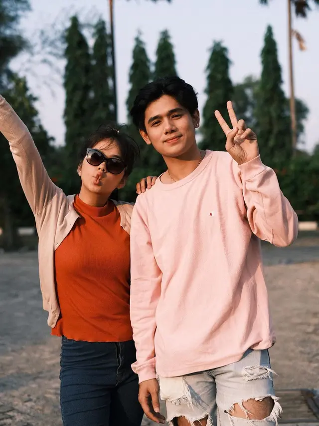 7 Potret Rayn Wijaya dengan Rebecca Klopper yang Bintangi Miniseri Magic In Love