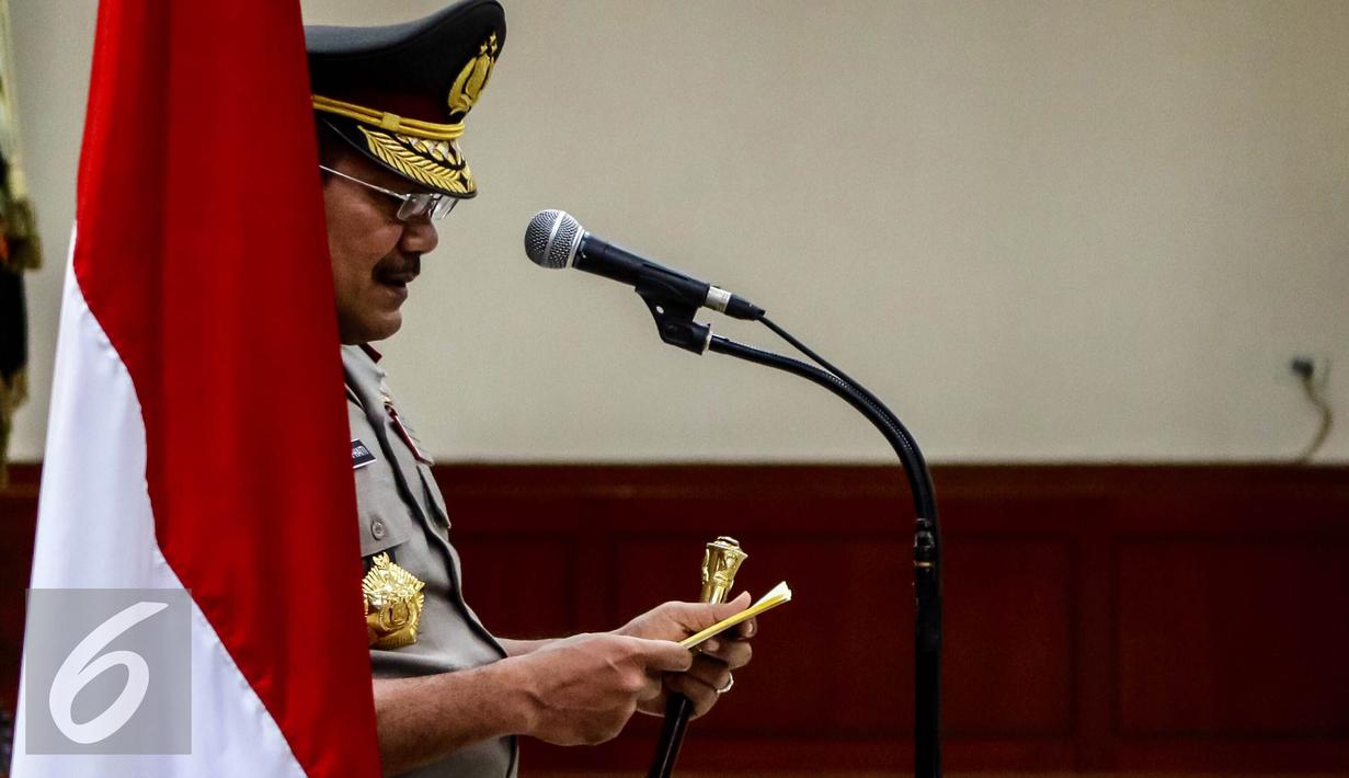 Kapolri Jend. (Pol.) Badrodin Haiti saat memberikan sambutan pada acara sertijab Kapolda di Rupatama, Mabes Polri, Jakarta, (21/3). Tito Karnavian menggantikan Komjen Saud Usman Nasution untuk menjadi kepala BNPT. (Liputan6.com/Fery Pradolo)