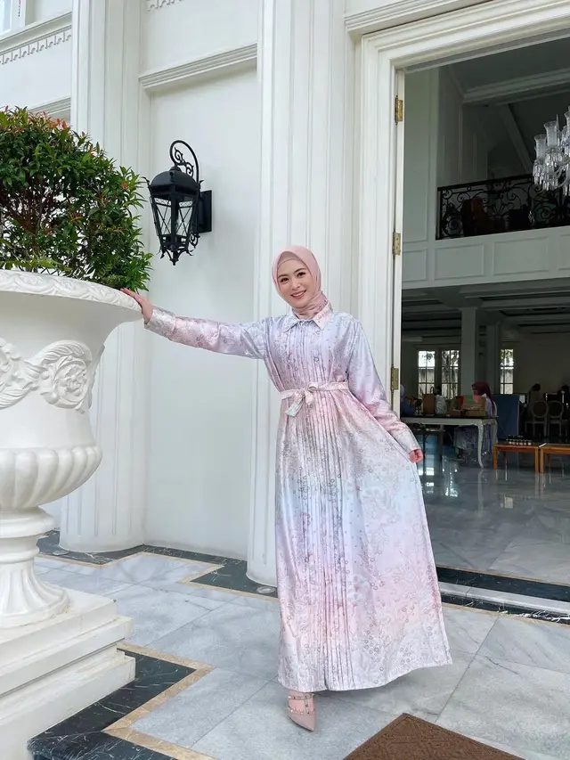 7 Inspirasi Gaya Hijab Ayana Jihye Moon, Simple dan Menawan
