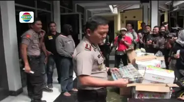 Satuan Reskrim Polres Sukabumi Kota menyita ribuan butir permen karet kedaluwarsa tanpa merk yang siap diedarkan. 