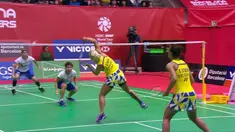 Berita video melihat kembali salah satu momen di final Spanyol Masters 2020 ketika Greysia Polii jatuh bangun menahan gempuran serangan ganda Bulgaria ketika pasangannya, Apriyani Rayahu, mengganti raket saat bertanding.