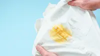 9 Cara Menghilangkan Noda Kuning di Baju Putih, Dijamin Kinclong Kembali!