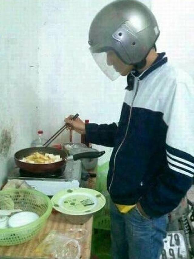 momen kocak pria memasak (foto: brilio)