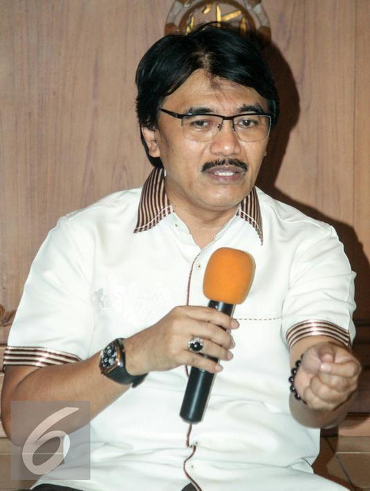 Adhyaksa Dault memberikan keterangan kesiapan dirinya maju menjadi Cagub DKI Jakarta, Jakarta, Senin (7/3/2016). Meskipun berdarah Gorontalo, Adhyaksa merasa dia dan Jakarta tidak terpisahkan. (Liputan6.com/Yoppy Renato)