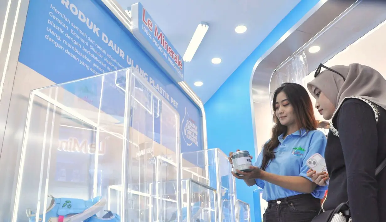 Melalui Program Gerakan Ekonomi Sirkular Nasional (GESN), Le Minerale bekerja sama dengan berbagai pihak untuk mengolah sampah plastik menjadi produk daur ulang dengan nilai ekonomi tinggi. (Foto: Istimewa)