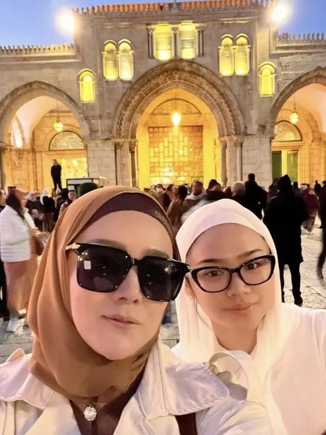 Tampilan Mulan Jameela,  (@mulanjameela1)