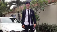 Ingat Lagu Kebelet Pipis? Ternyata Si Ganteng Ini Penyanyinya