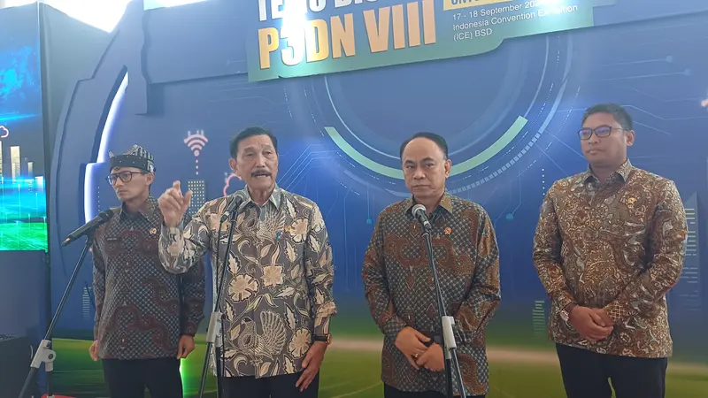 Menko Bidang Kemaritiman dan Investasi Luhut Binsar Pandjaitan dalam acara Temu Bisnis VIII P3DN di ICE BSD, Kabupaten Tangerang, Banten, Selasa (17/9/2024). (Foto: Liputan6.com/Maulandy R)