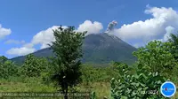 Gunung Ili Lewotolok mengalami erupsi pada Jumat siang (23/2/2024), pukul 13.30 Wita. (Liputan6.com/ Dok PVMBG)