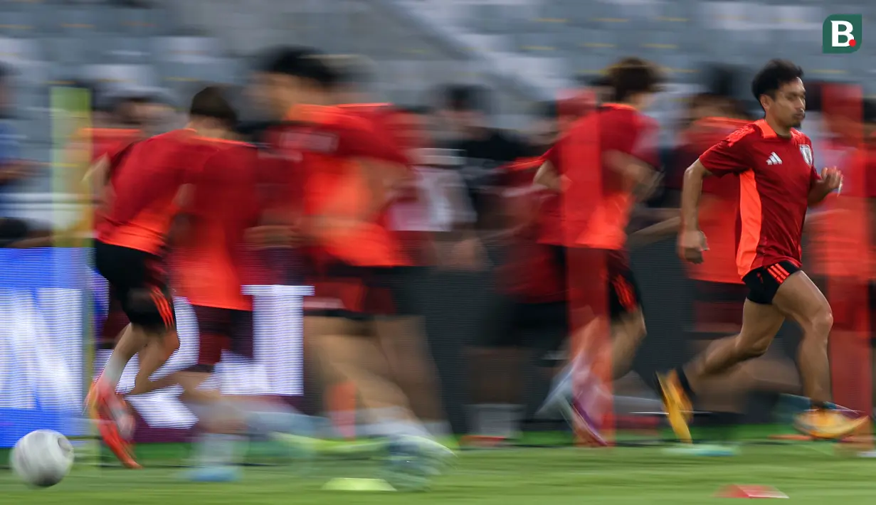 <p>Pemain Timnas Jepang, Yuto Nagatomo saat latihan resmi menjelang laga lanjutan putaran ketiga Grup C Kualifikasi Piala Dunia 2026 melawan Timnas Indonesia di Stadion Utama Gelora Bung Karno (SUGBK), Senayan, Jakarta, Kamis (14/11/2024). (Bola.com/Bagaskara Lazuardi)</p>