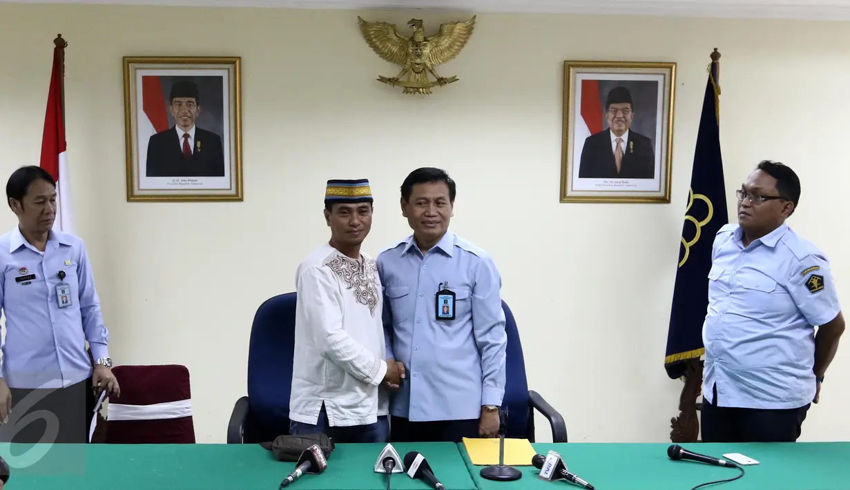 Mualimin Abdi telah mencabut gugatan dan memaafkan Budi Imam, pemilik laundry yang membuat rusak jas kesayangannya. (Via: liputan6.com/Helmi Afandi)