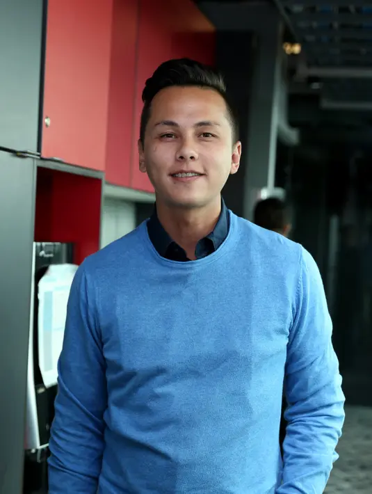 Lama tak menyentuh bidang tarik suara membuat Andhika Pratama sempat takut ditawari bernyanyi untuk VT SCTV Awards 2015. (Andy Masela/Bintang.com)