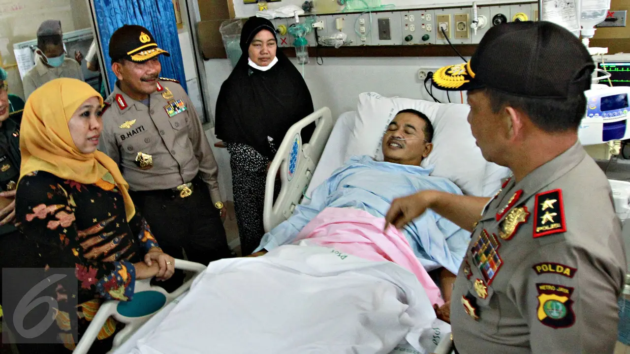 20160119-Kapolri Beserta Mensos Khofifah Besuk Korban Bom Thamrin