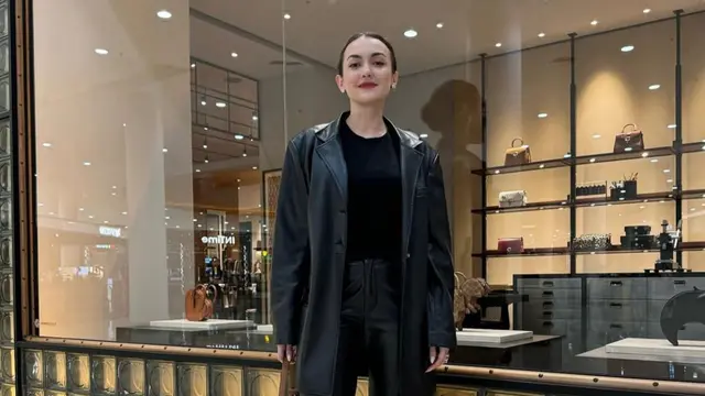 5 Foto Rianti Cartwright yang Tetap Awet Muda, Pesonanya Masih Memikat di Usia 40-an