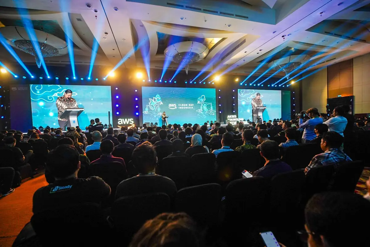 Menteri Koordinator Bidang Perekonomian Airlangga Hartarto saat mewakili dan menyampaikan keynote speech Presiden Joko Widodo dalam Cloud Day Indonesia 2023 di Jakarta, Selasa (26/9/2023). (Dok Kemenko Perekonomian)