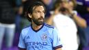 Andrea Pirlo. Gelandang bertahan yang sempat membela AC Milan selama 10 musim mulai 2001/2002 hingga 2010/2011 ini memutuskan berlaga di MLS bersama New York City FC, mulai 2015 hingga pensiun pada 2017. Total tampil dalam 62 laga dengan torehan 1 gol dan 9 assist. (AFP/Getty Images/Alex Menendez)