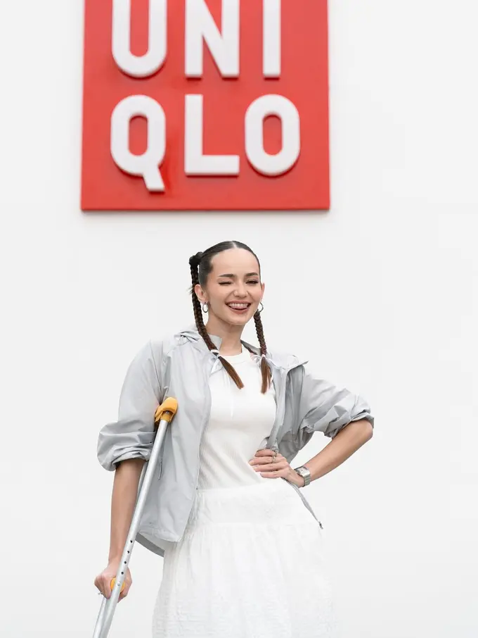 Tetap Stylish Meski Cedera Kaki, 6 Gaya Athleisure Enzy Storia di UNIQLO FITFEST 2025