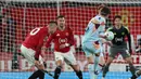 Setan Merah sempat kecolongan satu gol tendangan dari kotak luar penalti Mathias Jensen pada babak kedua. (AFP/Darren Staples)