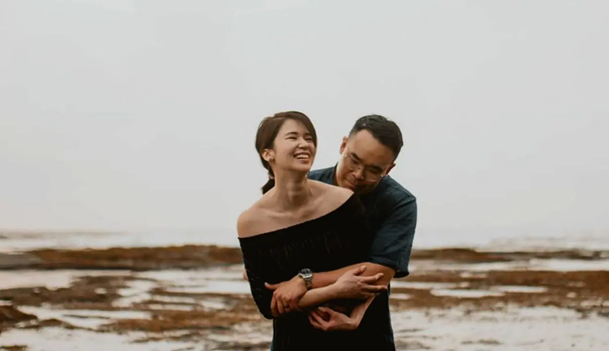 Bekerja di industri hiburan, Laura Basuki nyatanya menikah dengan seorang pengusaha. Ia pun menikah dengan Leo Satrya Sandjaja pada tanggal 25 Juni 2011. Hingga sampai saat ini ia pun sudah dikaruniai seorang putra. (Liputan6.com/IG/@laurabas)